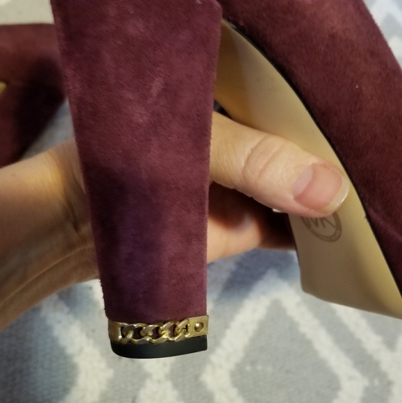Michael Kors Burgundy platform pump’s  are 1 inch platform just around 4 inches - Picture 9 of 14